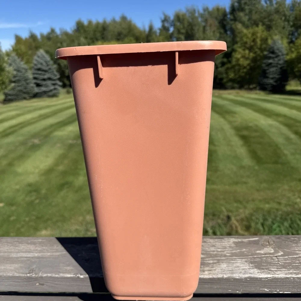 Rubbermaid Pink Plastic Rectangular Kitchen Wastebasket Trashcan #2845 Vtg 15